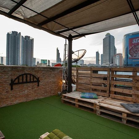The Bridge Hostel Bangkok Exterior photo