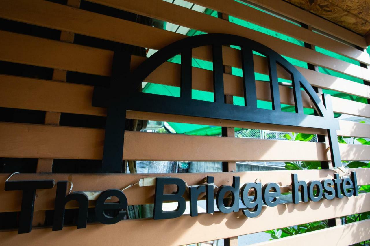 The Bridge Hostel Bangkok Exterior photo