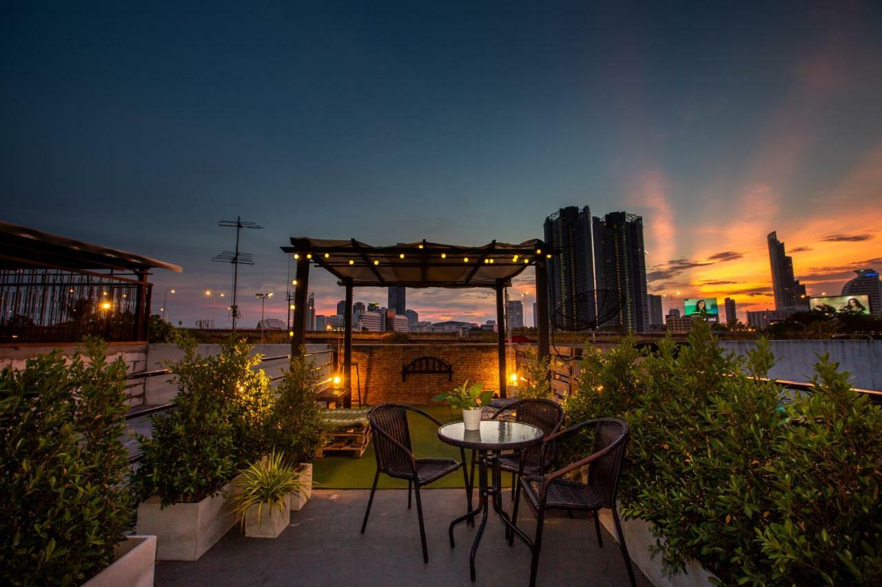 The Bridge Hostel Bangkok Exterior photo