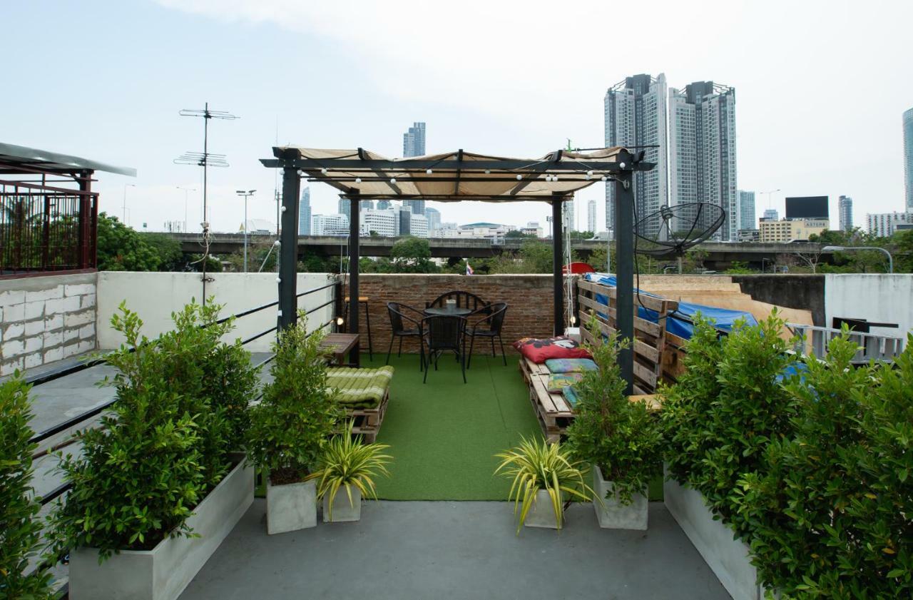 The Bridge Hostel Bangkok Exterior photo