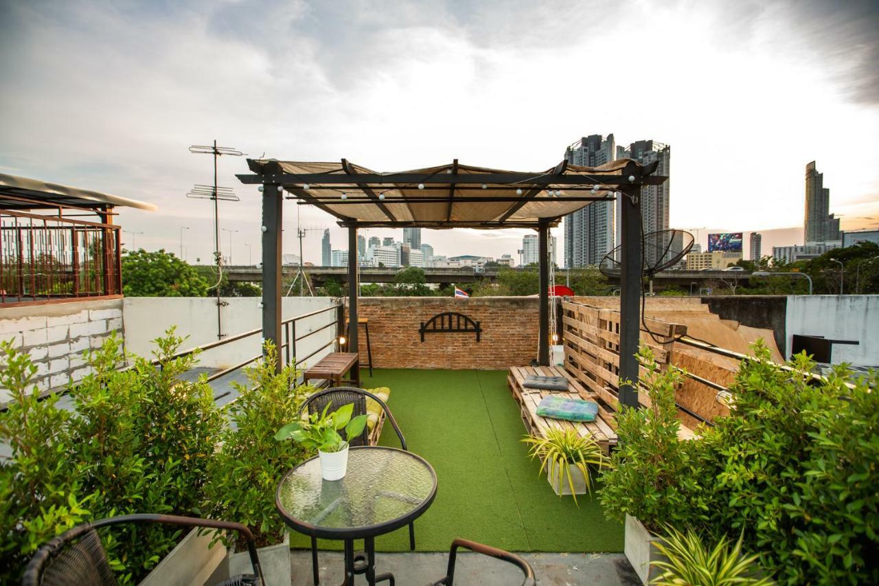 The Bridge Hostel Bangkok Exterior photo