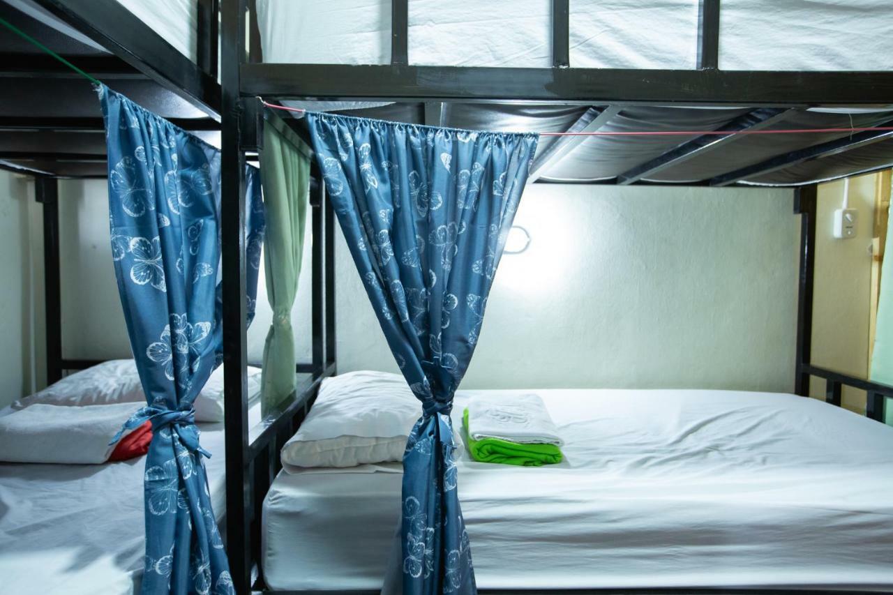 The Bridge Hostel Bangkok Exterior photo