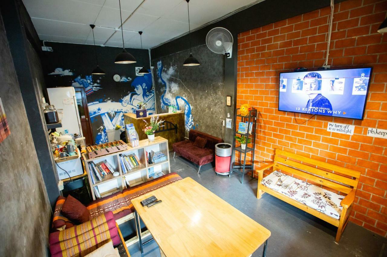 The Bridge Hostel Bangkok Exterior photo