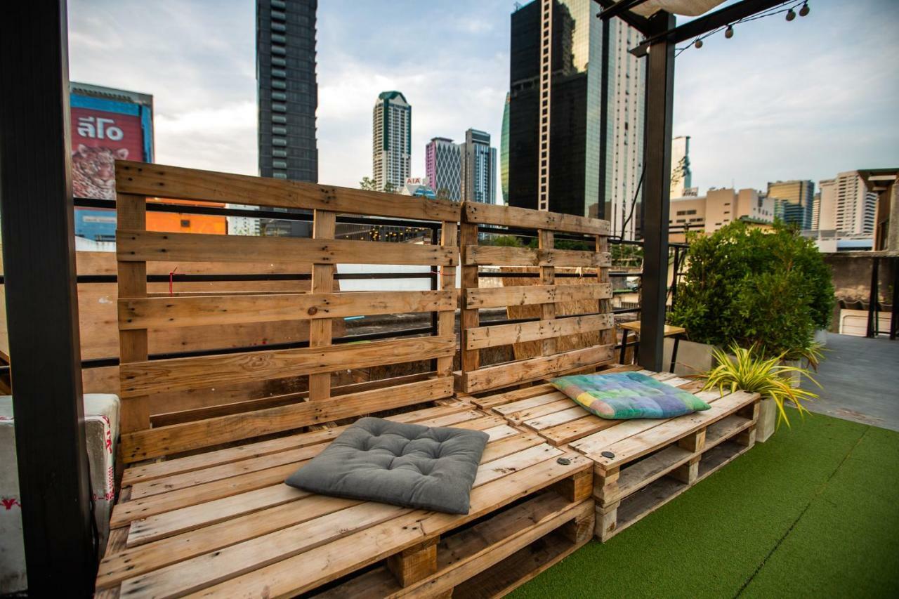 The Bridge Hostel Bangkok Exterior photo