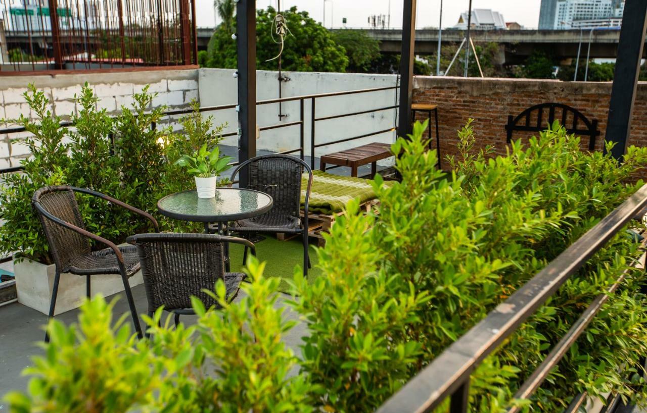 The Bridge Hostel Bangkok Exterior photo
