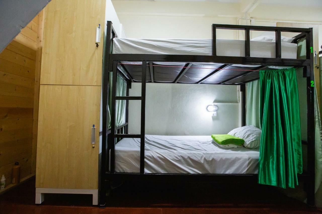The Bridge Hostel Bangkok Exterior photo