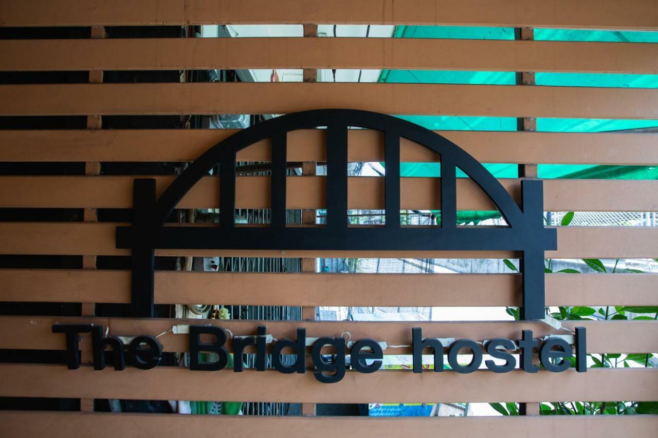 The Bridge Hostel Bangkok Exterior photo