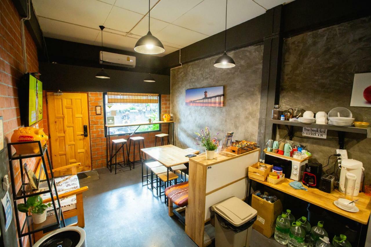 The Bridge Hostel Bangkok Exterior photo