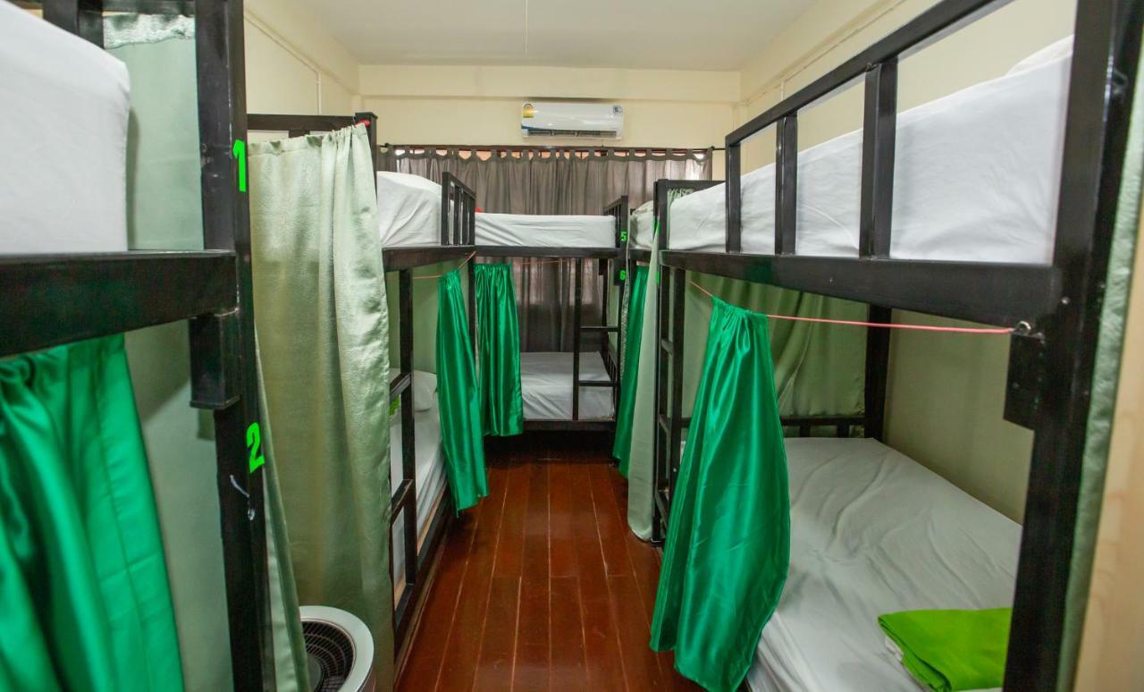 The Bridge Hostel Bangkok Exterior photo