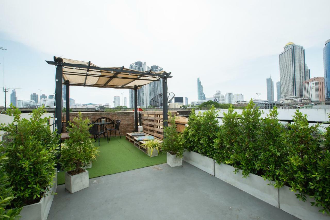 The Bridge Hostel Bangkok Exterior photo
