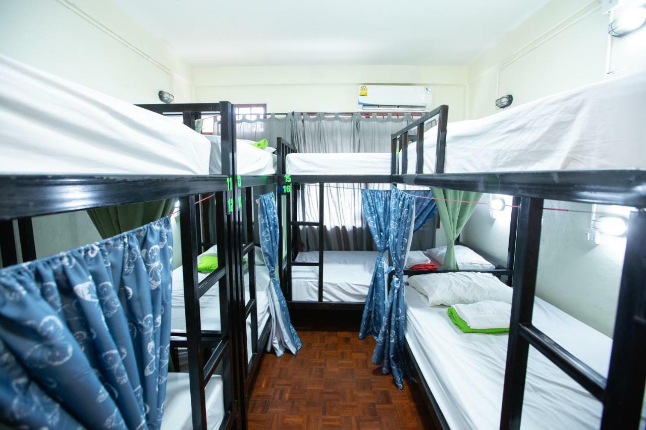 The Bridge Hostel Bangkok Exterior photo