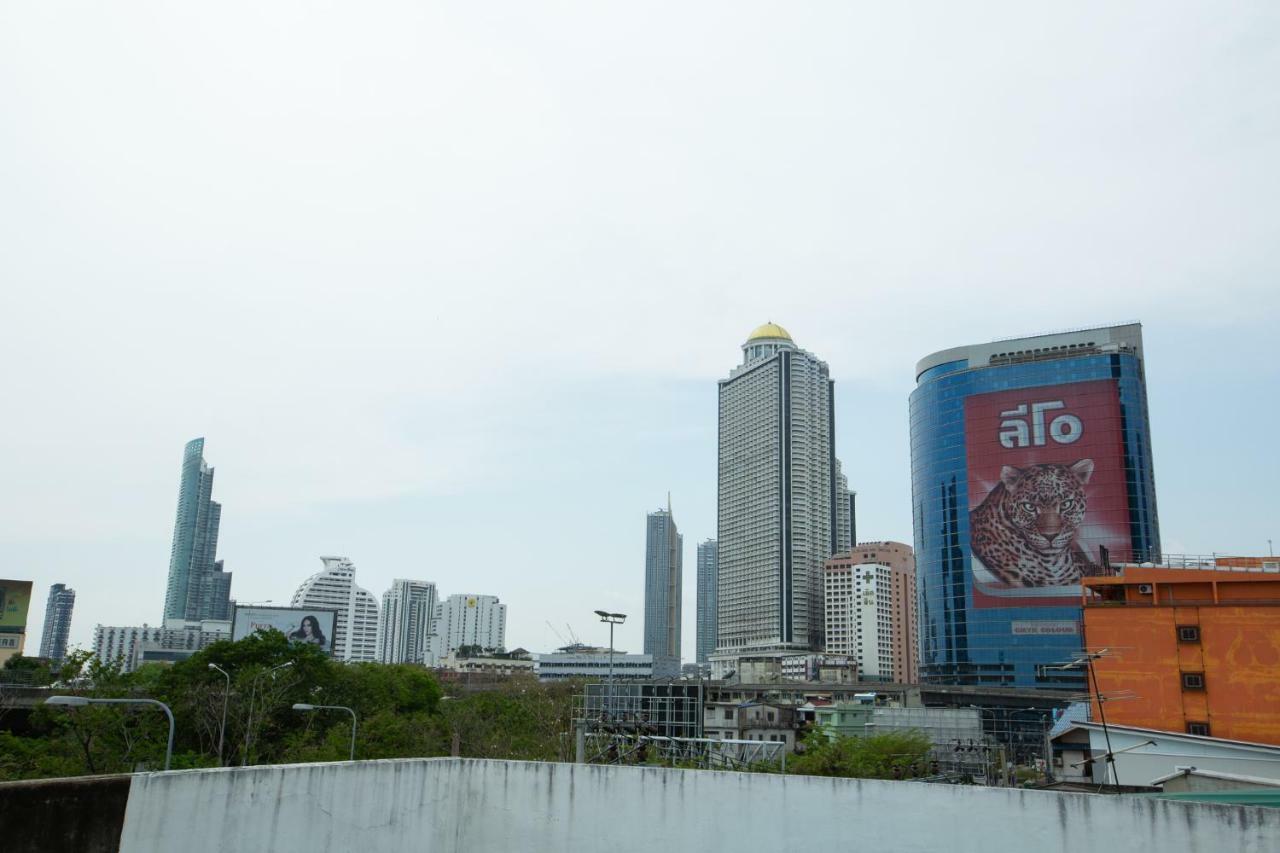 The Bridge Hostel Bangkok Exterior photo