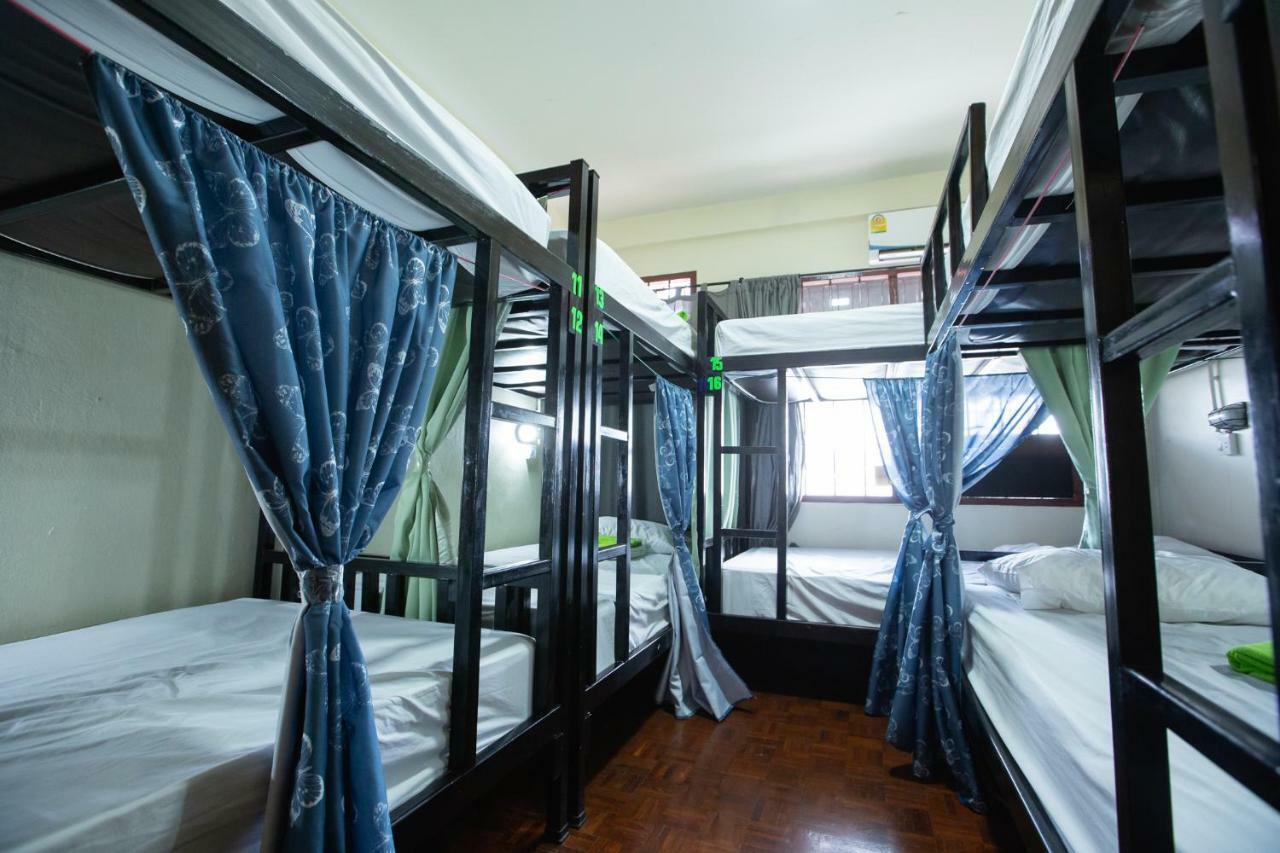 The Bridge Hostel Bangkok Exterior photo