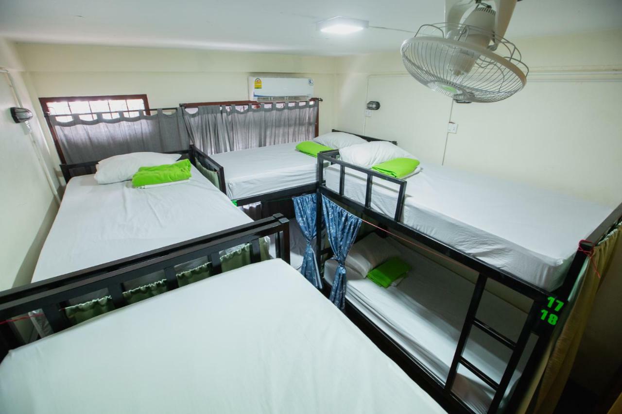 The Bridge Hostel Bangkok Exterior photo