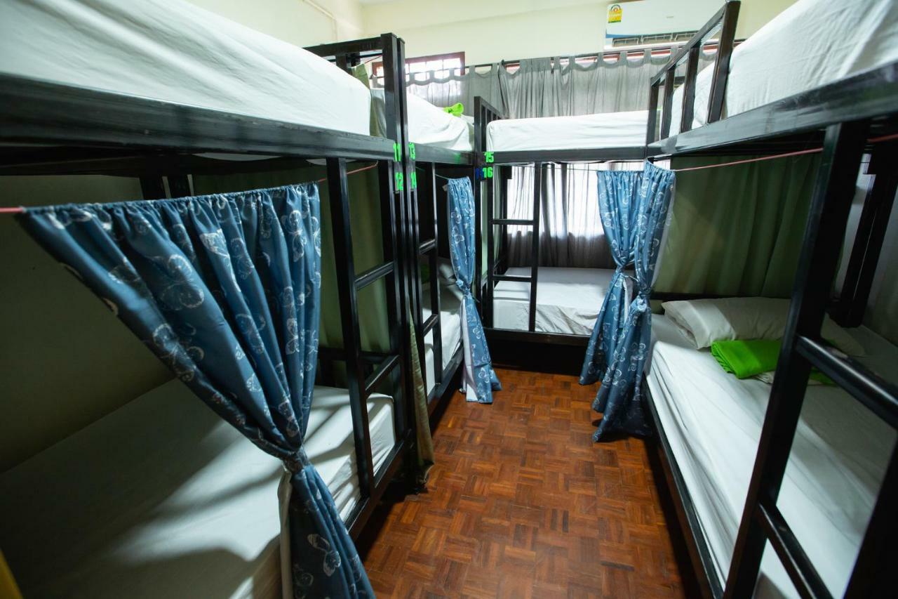 The Bridge Hostel Bangkok Exterior photo