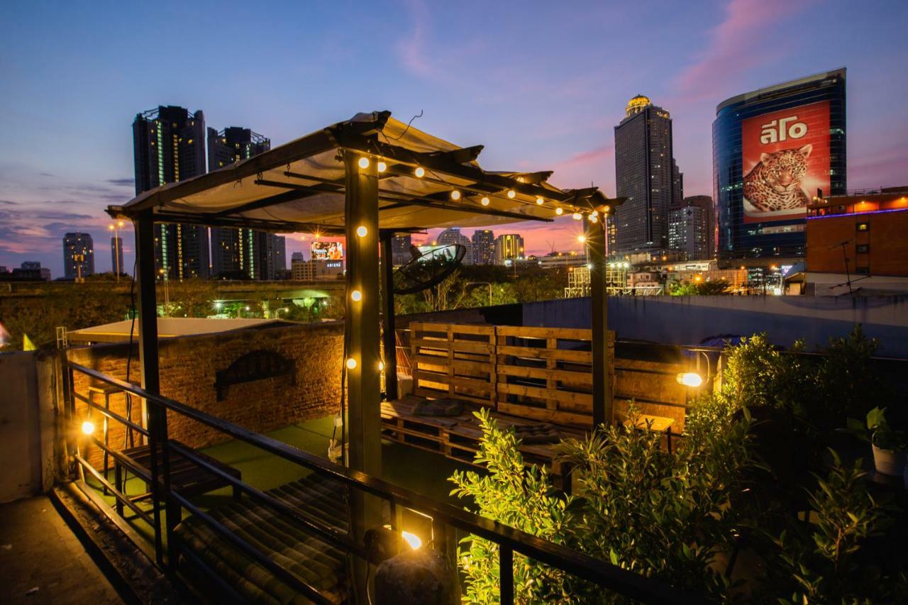 The Bridge Hostel Bangkok Exterior photo