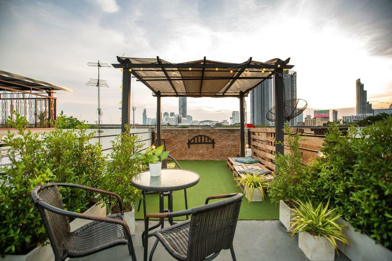 The Bridge Hostel Bangkok Exterior photo