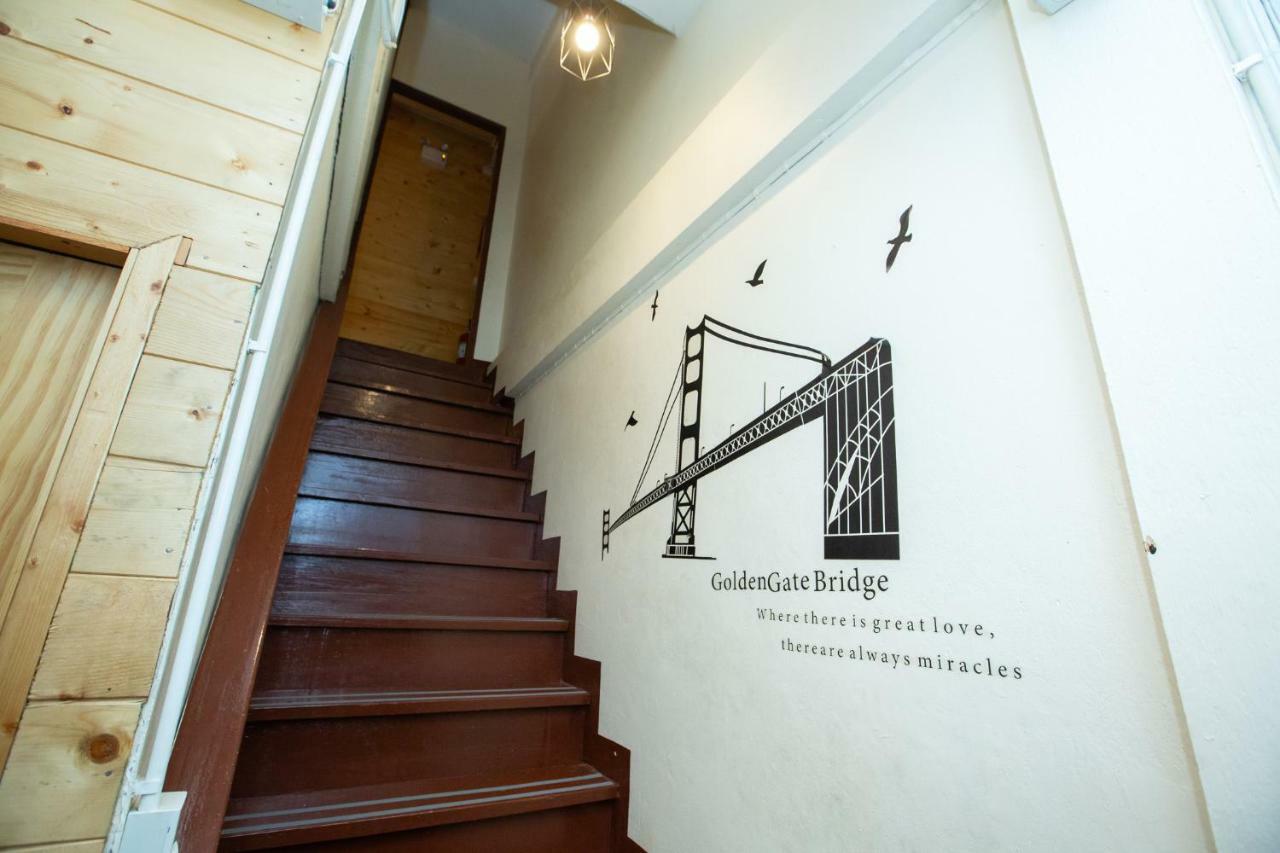 The Bridge Hostel Bangkok Exterior photo