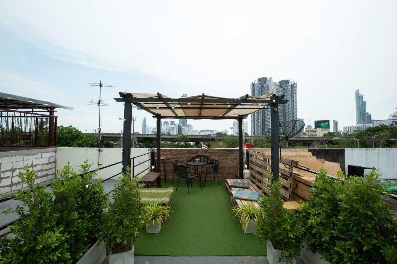 The Bridge Hostel Bangkok Exterior photo
