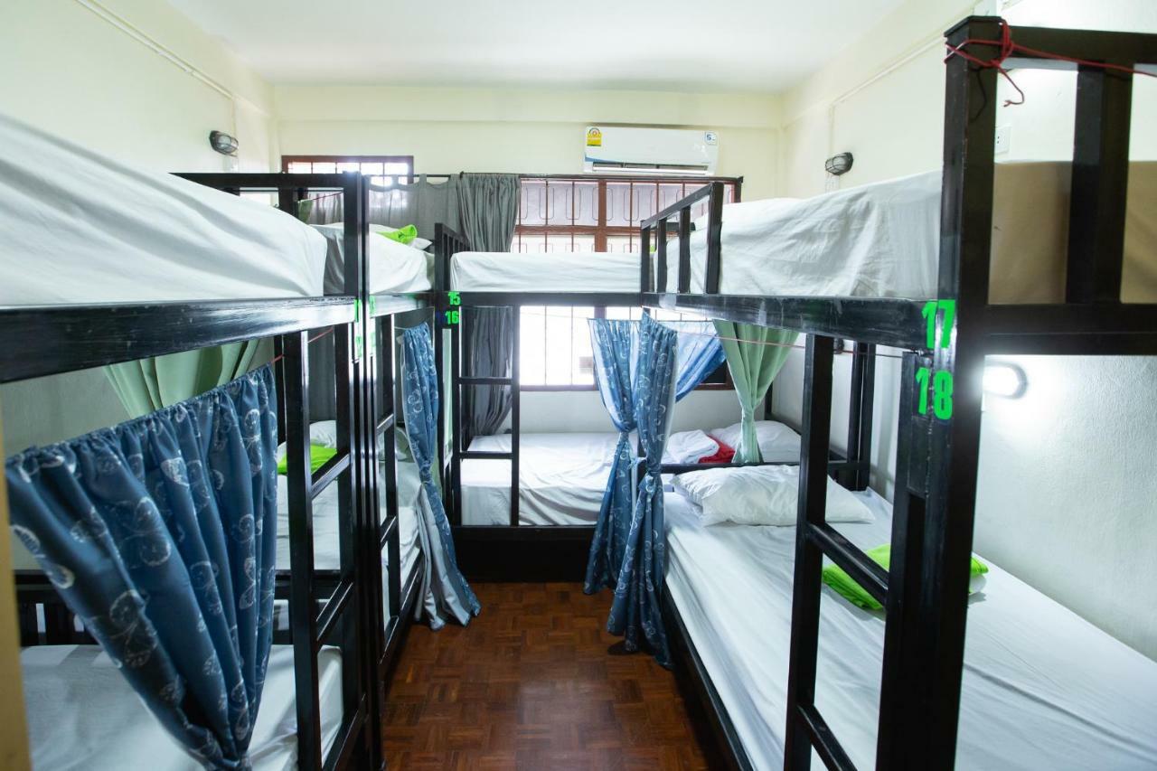 The Bridge Hostel Bangkok Exterior photo