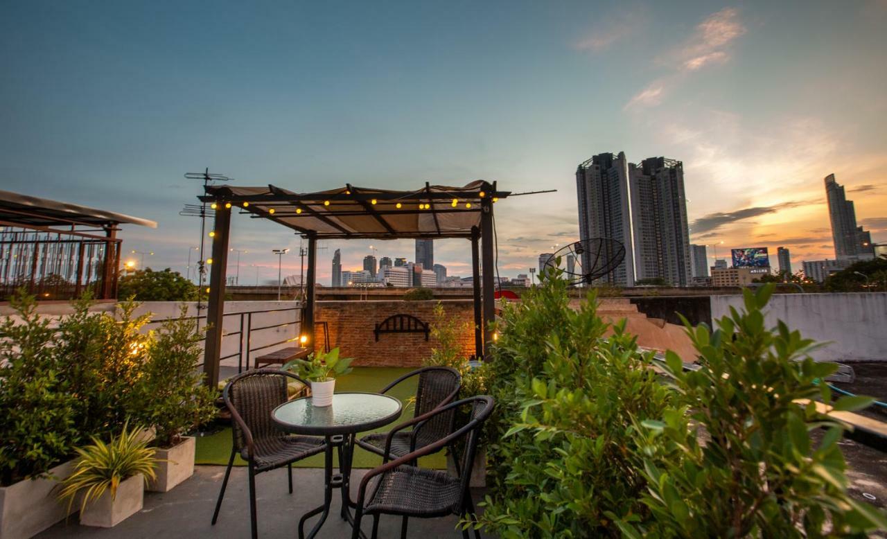 The Bridge Hostel Bangkok Exterior photo