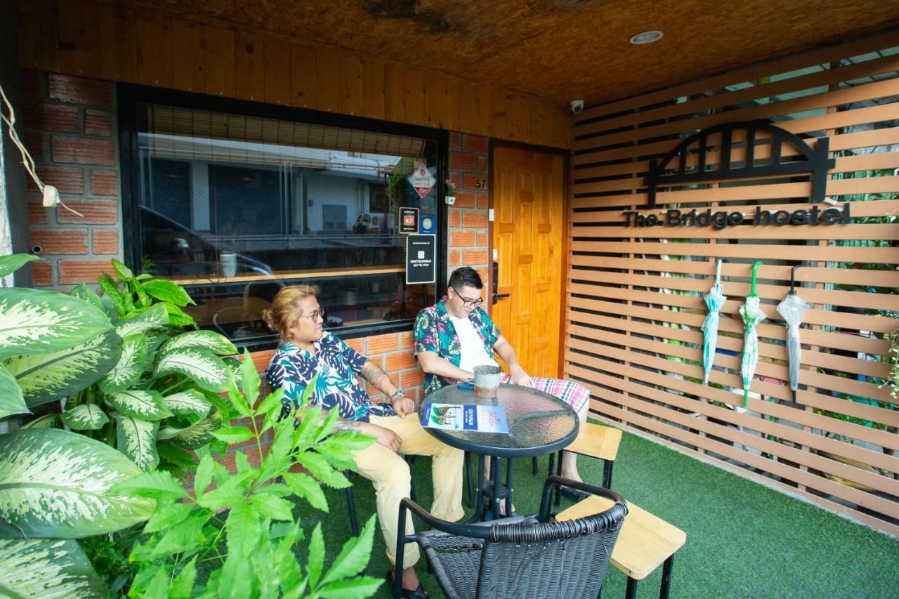 The Bridge Hostel Bangkok Exterior photo