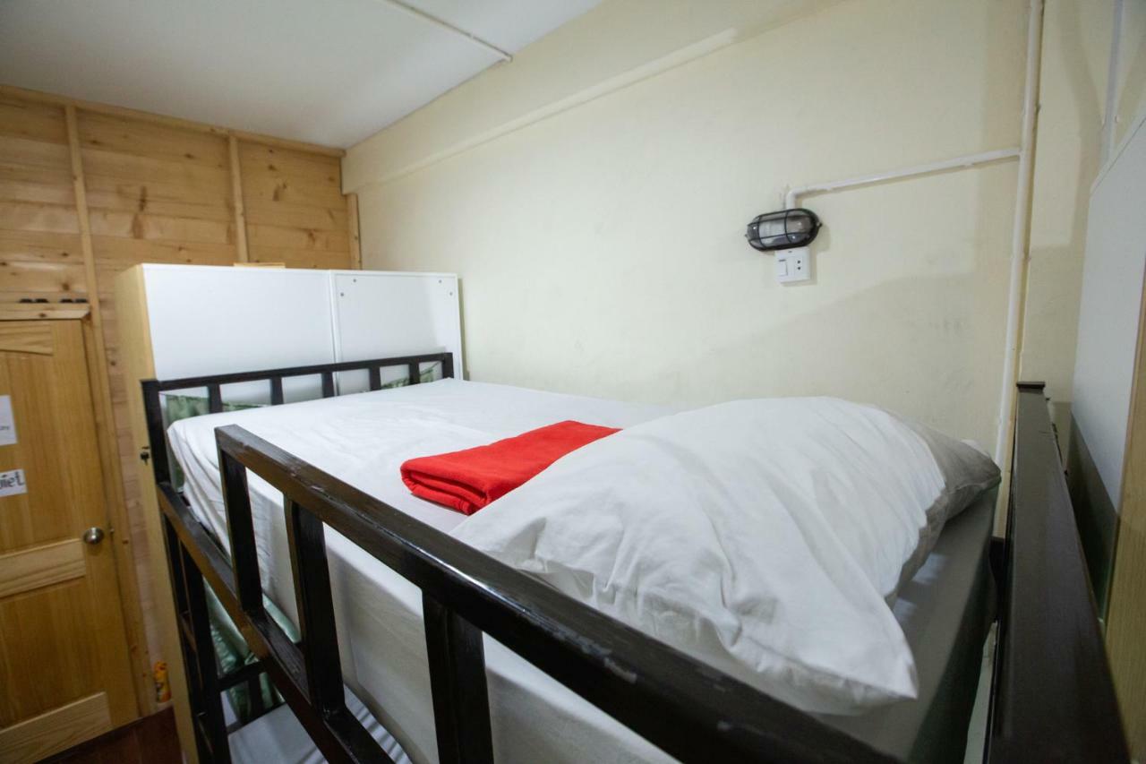 The Bridge Hostel Bangkok Exterior photo