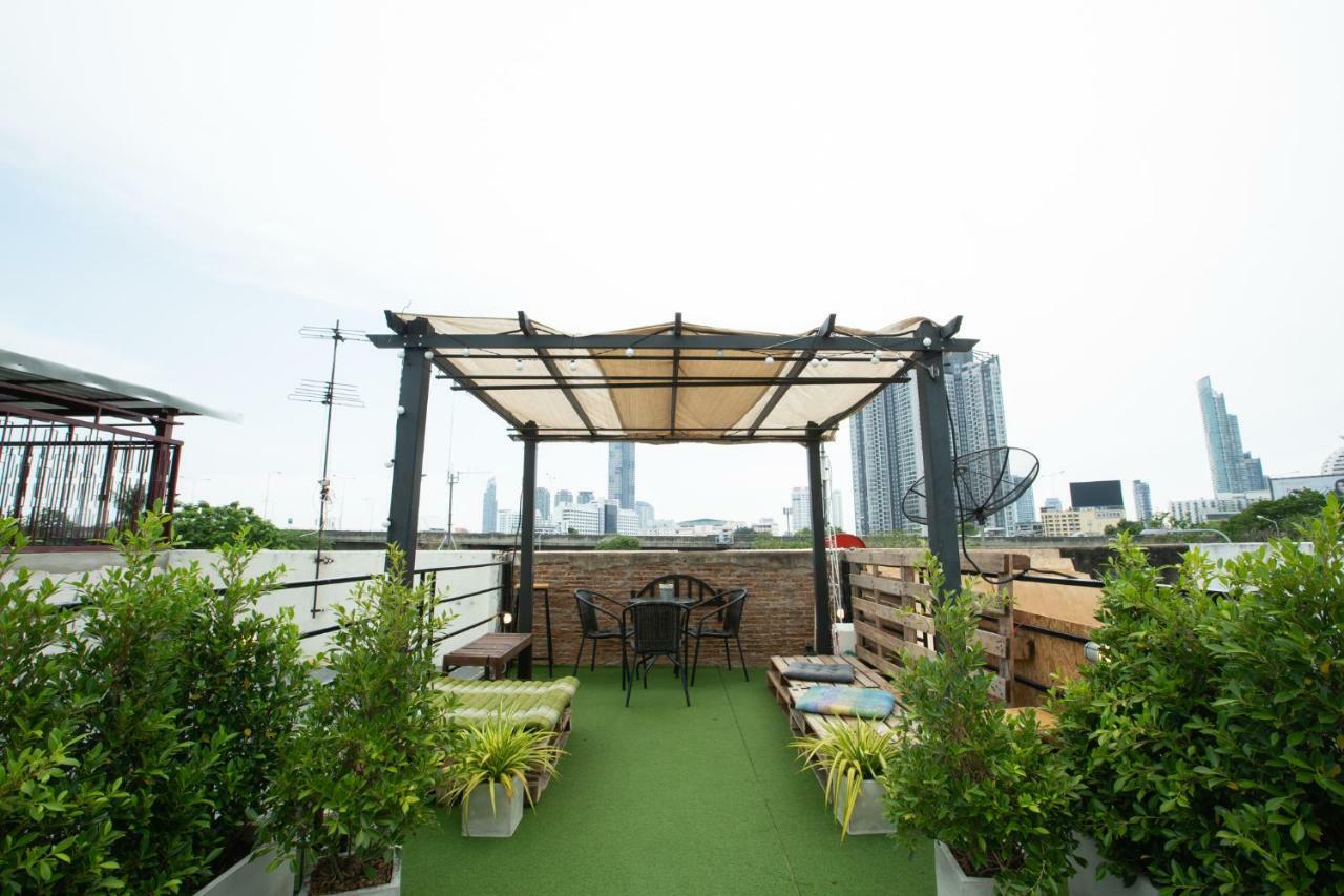 The Bridge Hostel Bangkok Exterior photo