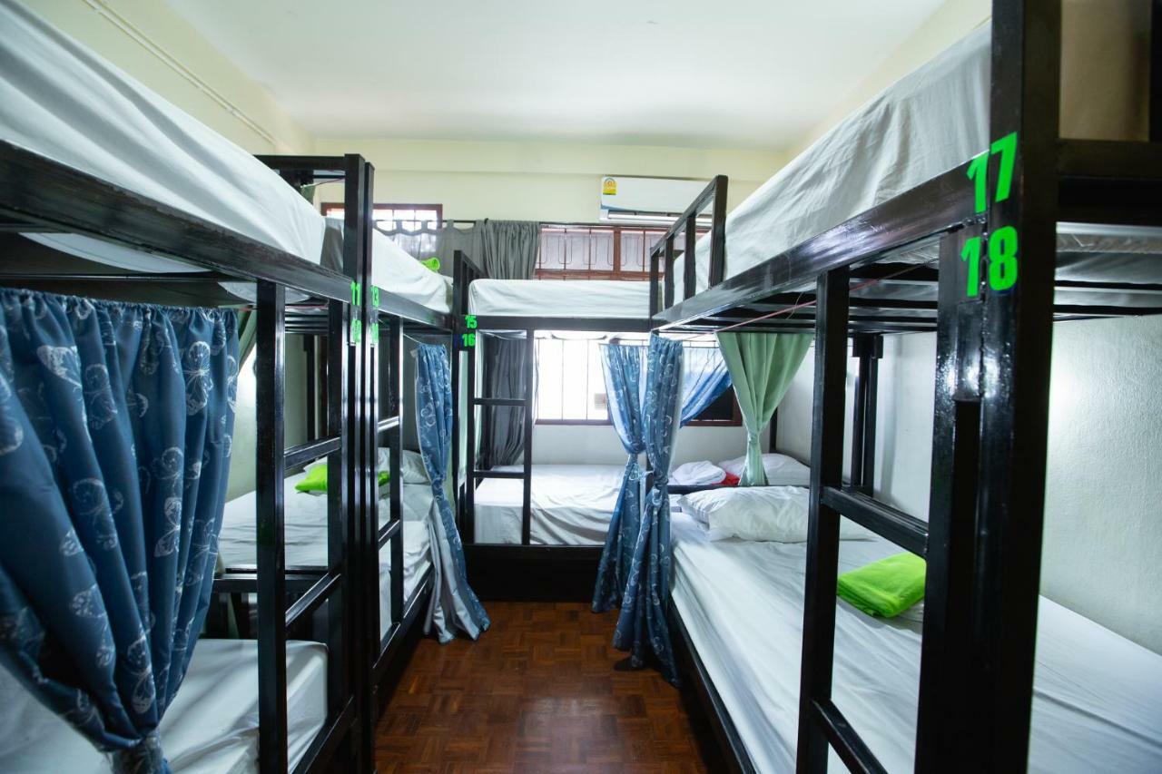 The Bridge Hostel Bangkok Exterior photo