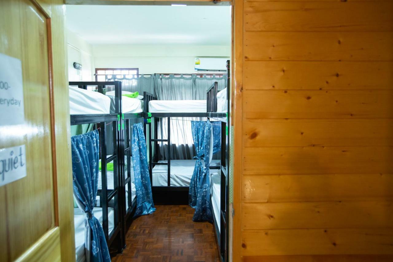 The Bridge Hostel Bangkok Exterior photo